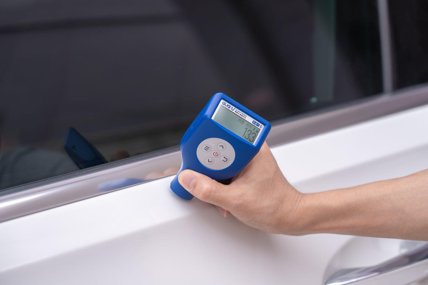 Car paint coating Thickness gauge with bluetooth and USB sync cable is connected to your mobile